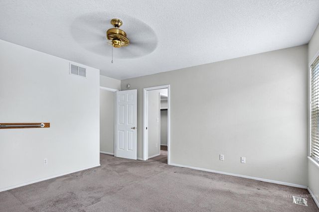 8261 W Echo Falls Ln, Garden City, ID 83714