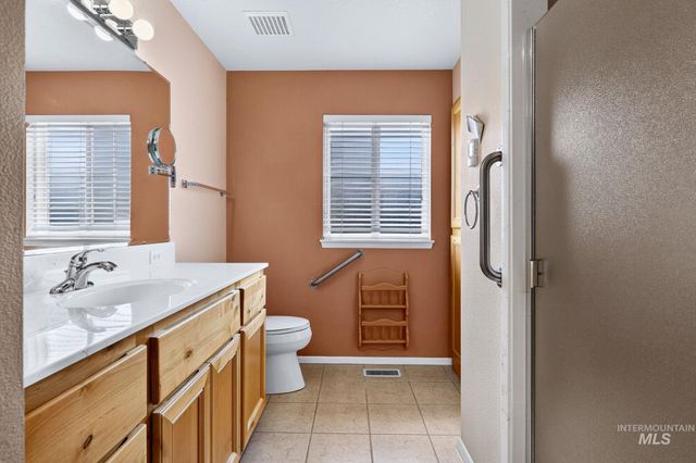 8261 W Echo Falls Ln, Garden City, ID 83714