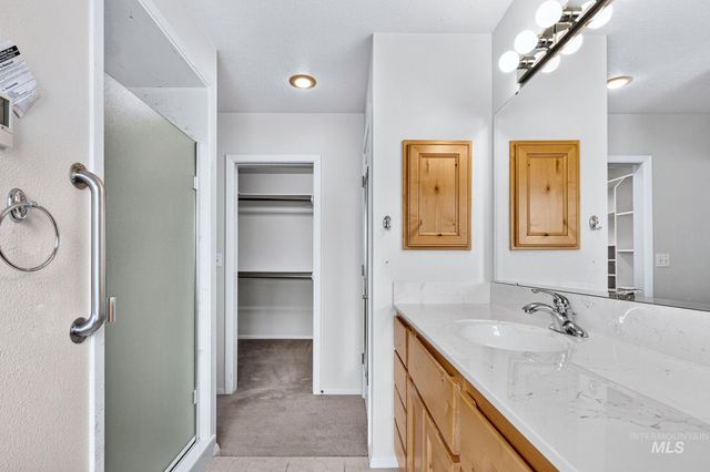 8261 W Echo Falls Ln, Garden City, ID 83714