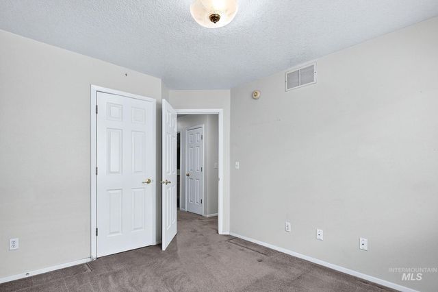 8261 W Echo Falls Ln, Garden City, ID 83714