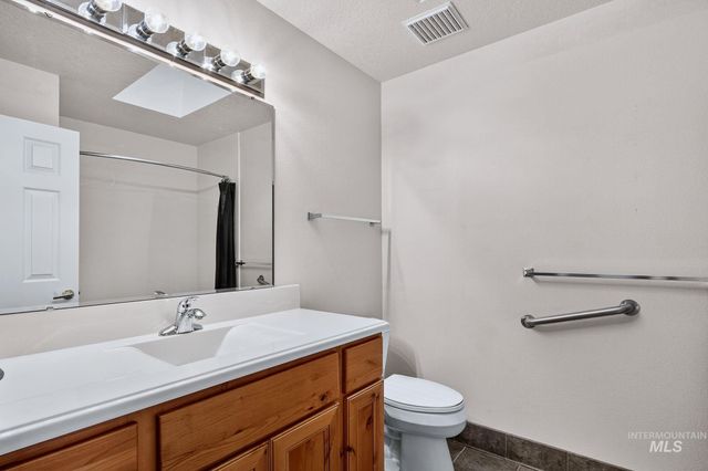 8261 W Echo Falls Ln, Garden City, ID 83714
