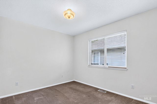 8261 W Echo Falls Ln, Garden City, ID 83714