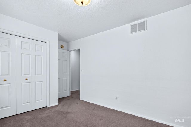 8261 W Echo Falls Ln, Garden City, ID 83714
