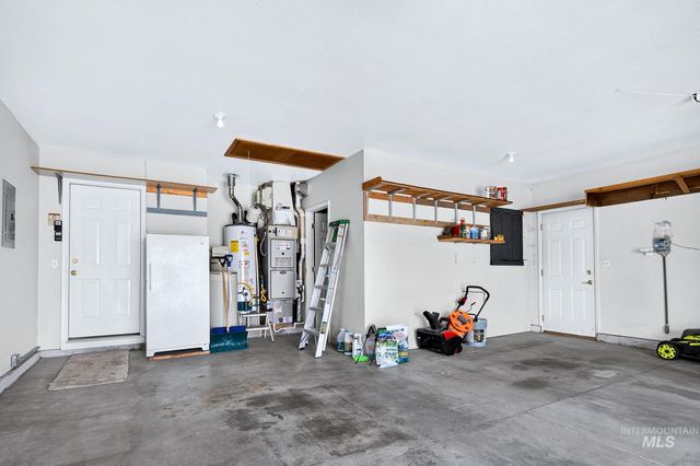 8261 W Echo Falls Ln, Garden City, ID 83714