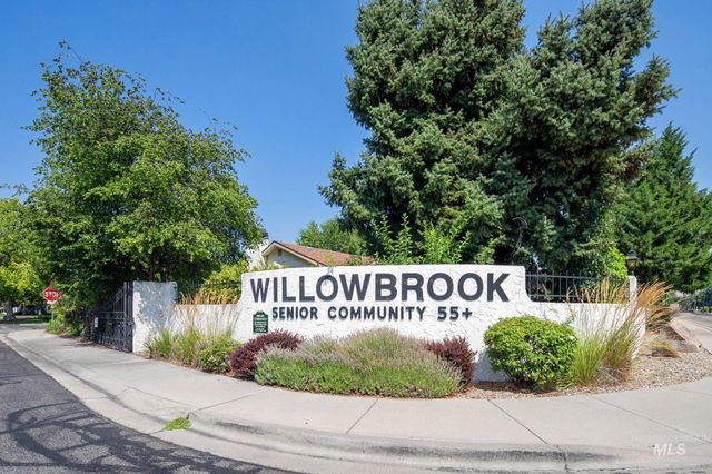 8261 W Echo Falls Ln, Garden City, ID 83714