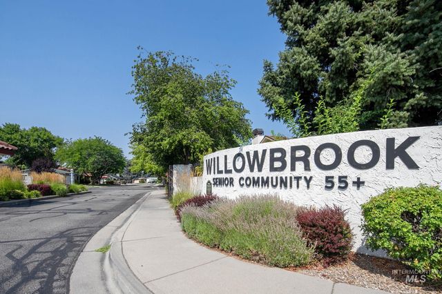 8261 W Echo Falls Ln, Garden City, ID 83714