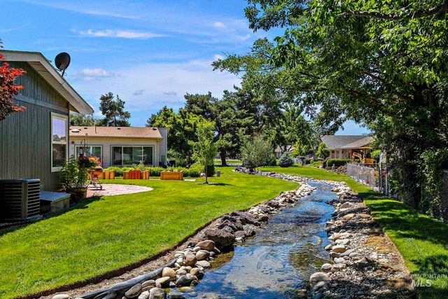 8261 W Echo Falls Ln, Garden City, ID 83714