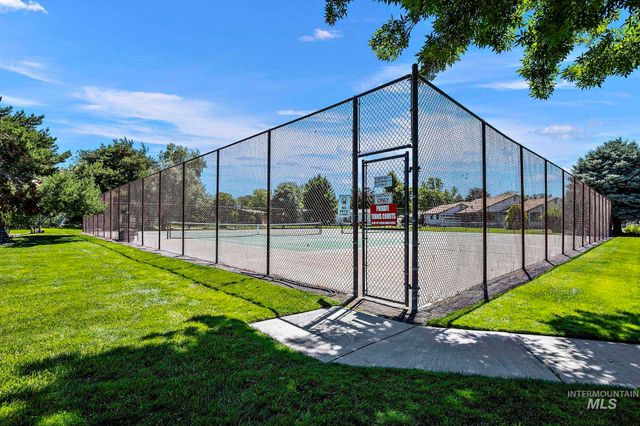 8261 W Echo Falls Ln, Garden City, ID 83714
