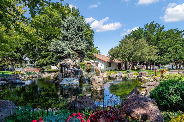 8261 W Echo Falls Ln, Garden City, ID 83714