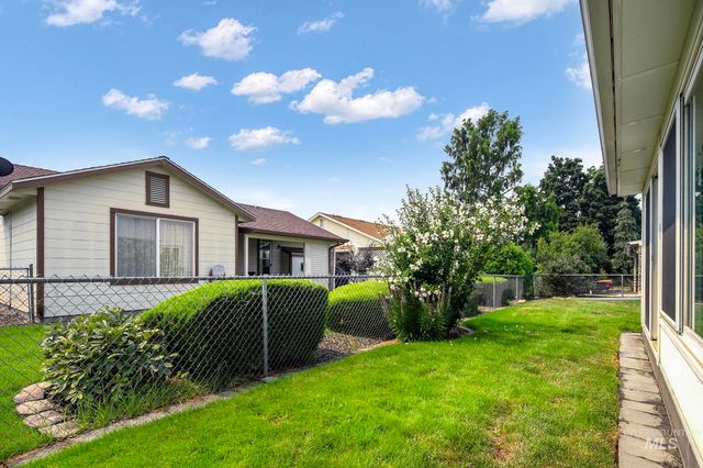 8261 W Echo Falls Ln, Garden City, ID 83714
