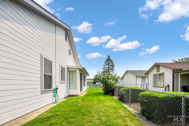 8261 W Echo Falls Ln, Garden City, ID 83714