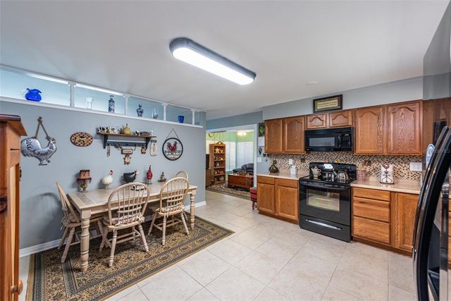 906 HACIENDA DR, Sun City Center, FL 33573