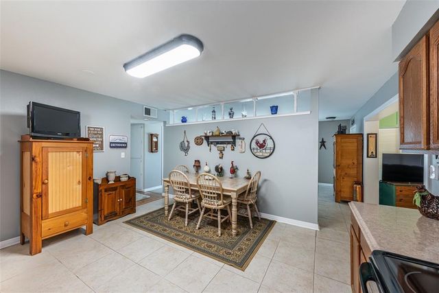 906 HACIENDA DR, Sun City Center, FL 33573