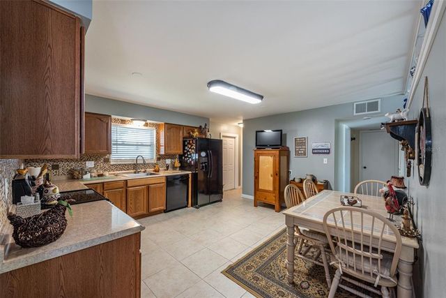 906 HACIENDA DR, Sun City Center, FL 33573