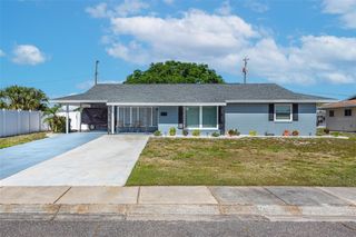 906 HACIENDA DR, Sun City Center, FL 33573