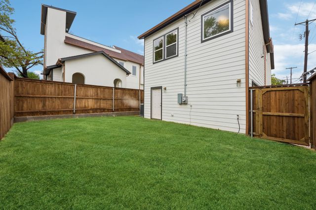 3031 Brooklyndell Avenue, Dallas, TX 75211