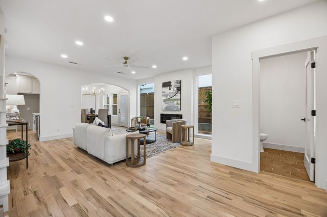 3031 Brooklyndell Avenue, Dallas, TX 75211