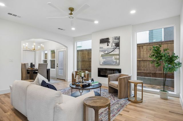 3031 Brooklyndell Avenue, Dallas, TX 75211