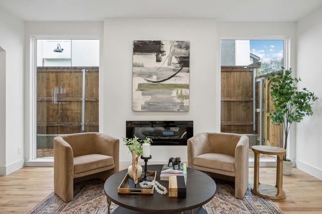 3031 Brooklyndell Avenue, Dallas, TX 75211