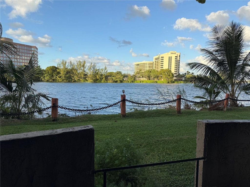 5199 NW 7th St 115, Miami, FL 33126