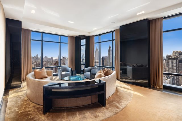 845 United Nations Plz Apt 77C, New York City, NY 10017