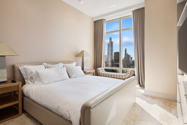 845 United Nations Plz Apt 77C, New York City, NY 10017