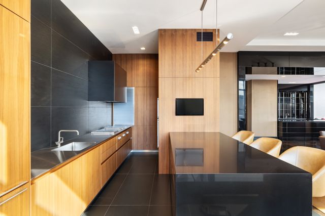 845 United Nations Plz Apt 77C, New York City, NY 10017