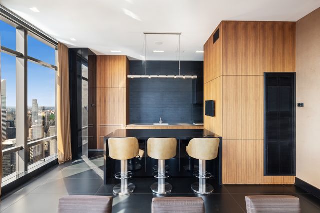 845 United Nations Plz Apt 77C, New York City, NY 10017