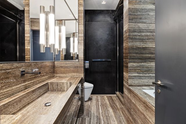 845 United Nations Plz Apt 77C, New York City, NY 10017