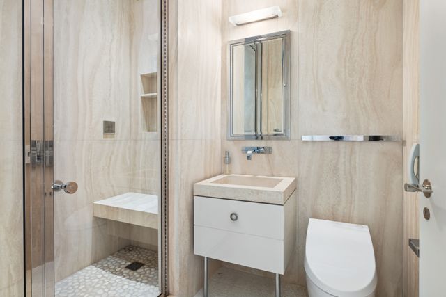 845 United Nations Plz Apt 77C, New York City, NY 10017