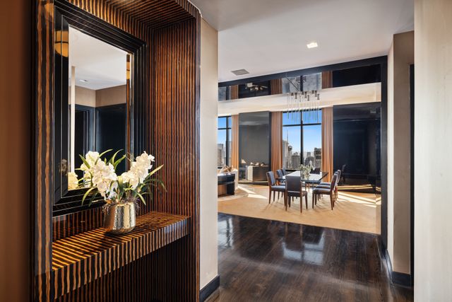 845 United Nations Plz Apt 77C, New York City, NY 10017