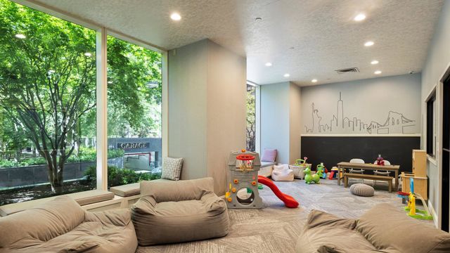 845 United Nations Plz Apt 77C, New York City, NY 10017