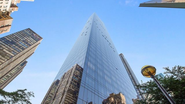 845 United Nations Plz Apt 77C, New York City, NY 10017