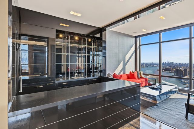 845 United Nations Plz Apt 77C, New York City, NY 10017