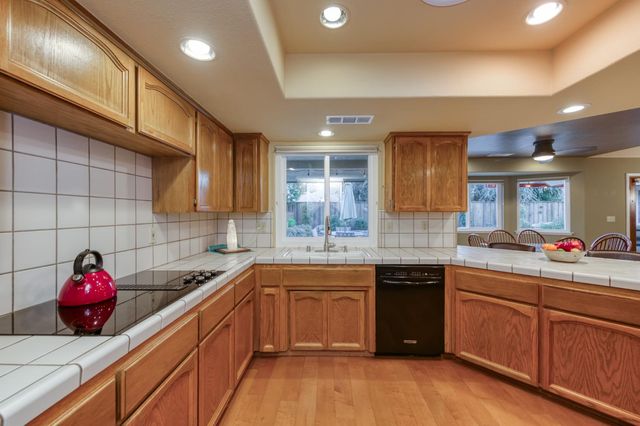 550 W Bedford Avenue, Clovis, CA 93611