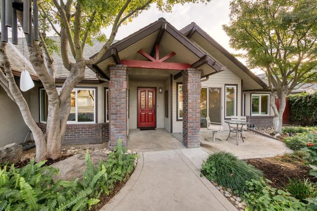 550 W Bedford Avenue, Clovis, CA 93611