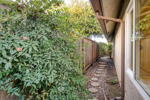 550 W Bedford Avenue, Clovis, CA 93611