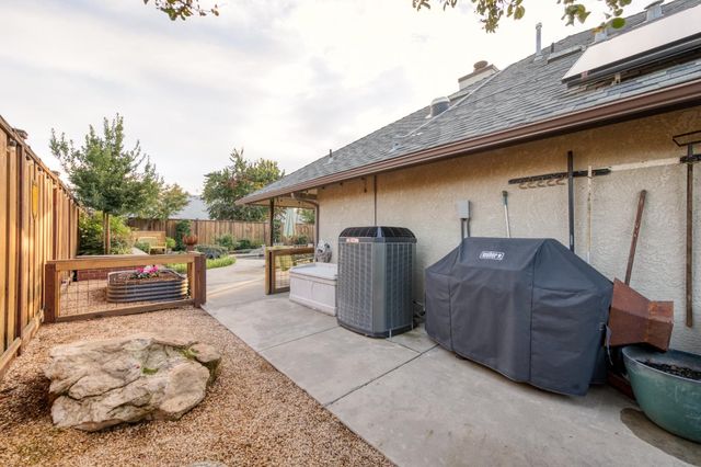 550 W Bedford Avenue, Clovis, CA 93611