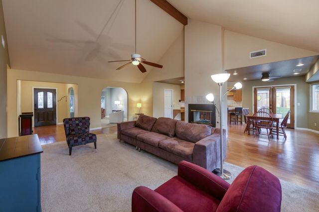 550 W Bedford Avenue, Clovis, CA 93611