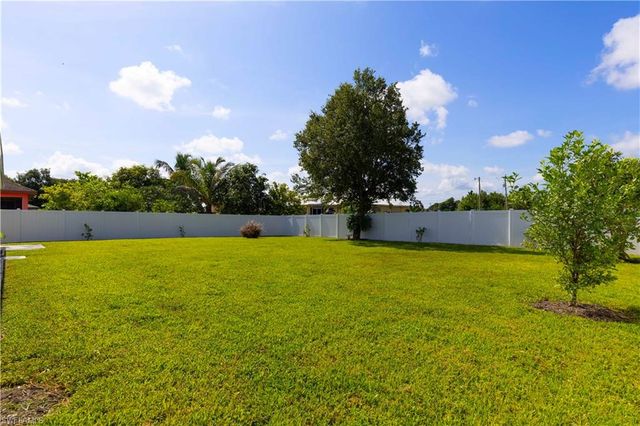 4203 11th ST SW, Lehigh Acres, FL 33976