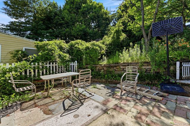 21 New Avenue, Yonkers, NY 10704