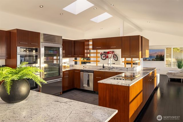 15733 25th Avenue SW, Burien, WA 98166