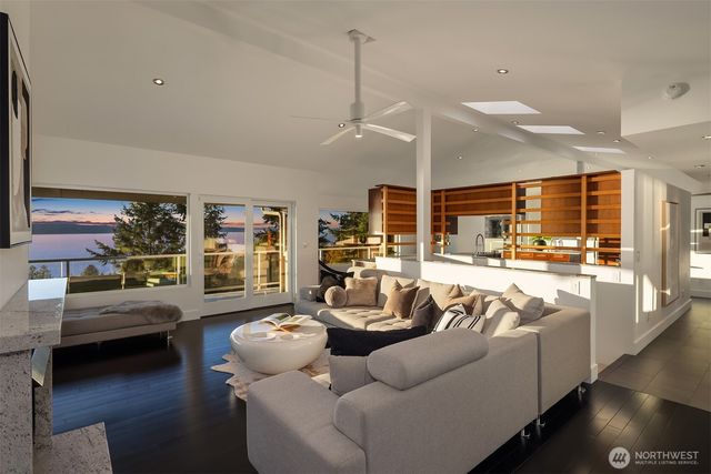 15733 25th Avenue SW, Burien, WA 98166