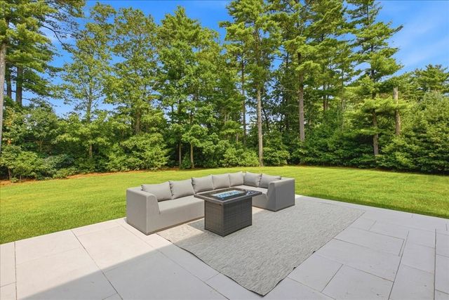 3 Kestrel Wy, Carver, MA 02330