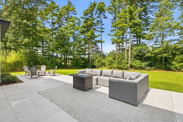 3 Kestrel Wy, Carver, MA 02330