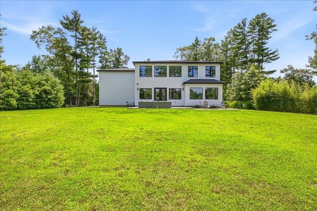 3 Kestrel Wy, Carver, MA 02330