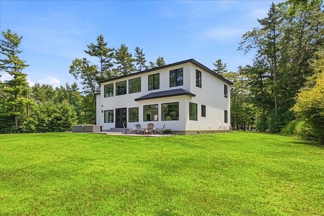 3 Kestrel Wy, Carver, MA 02330