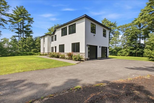 3 Kestrel Wy, Carver, MA 02330