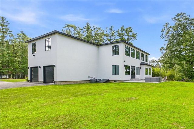 3 Kestrel Wy, Carver, MA 02330