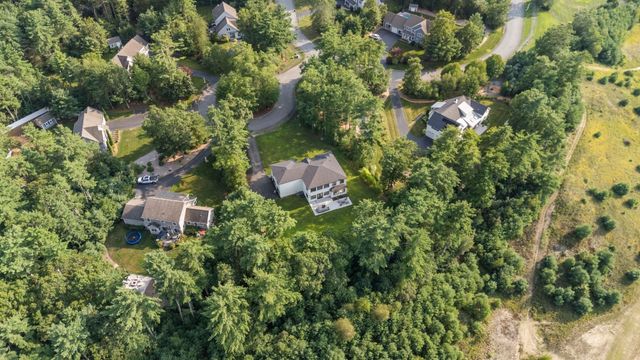 3 Kestrel Wy, Carver, MA 02330